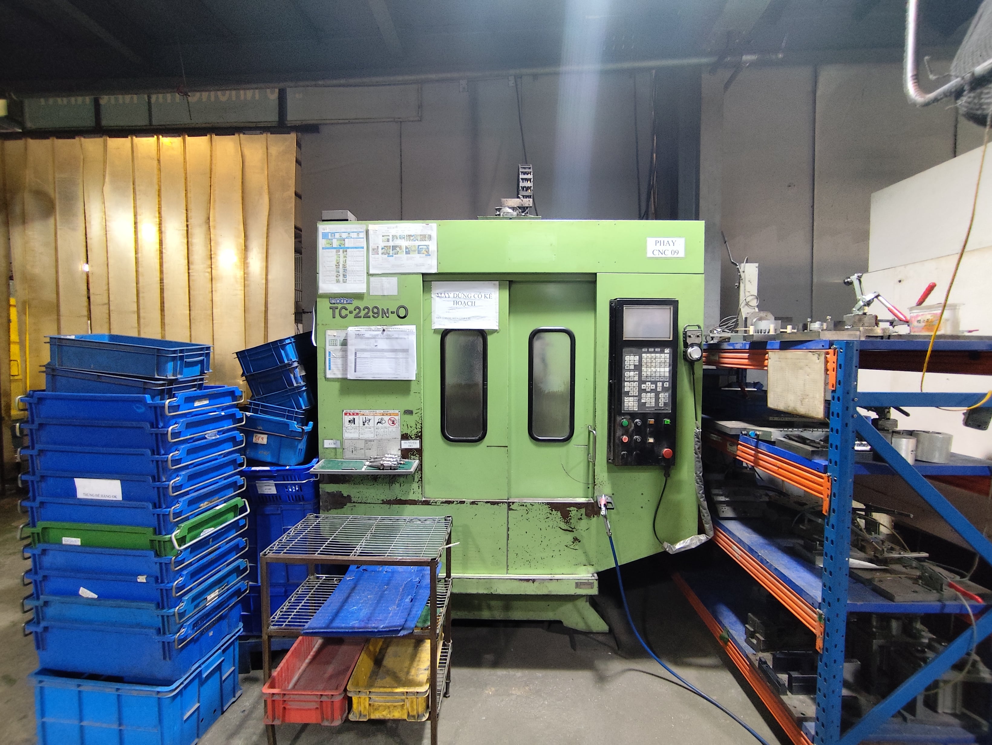 CNC milling machine 4